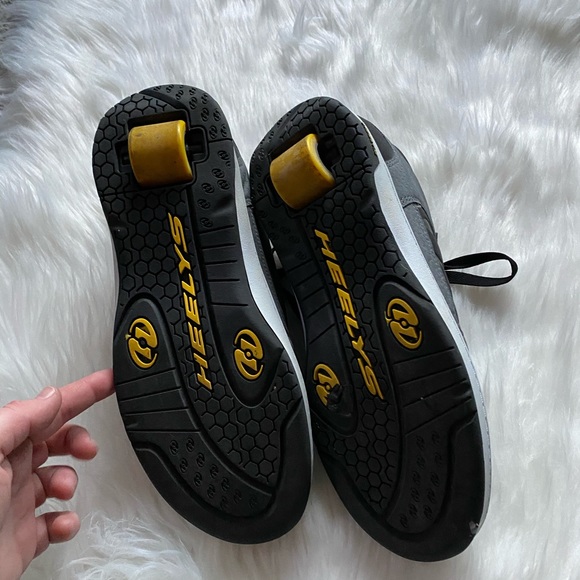 *SOLD**Men’s Heelys Shoes - Picture 3 of 7